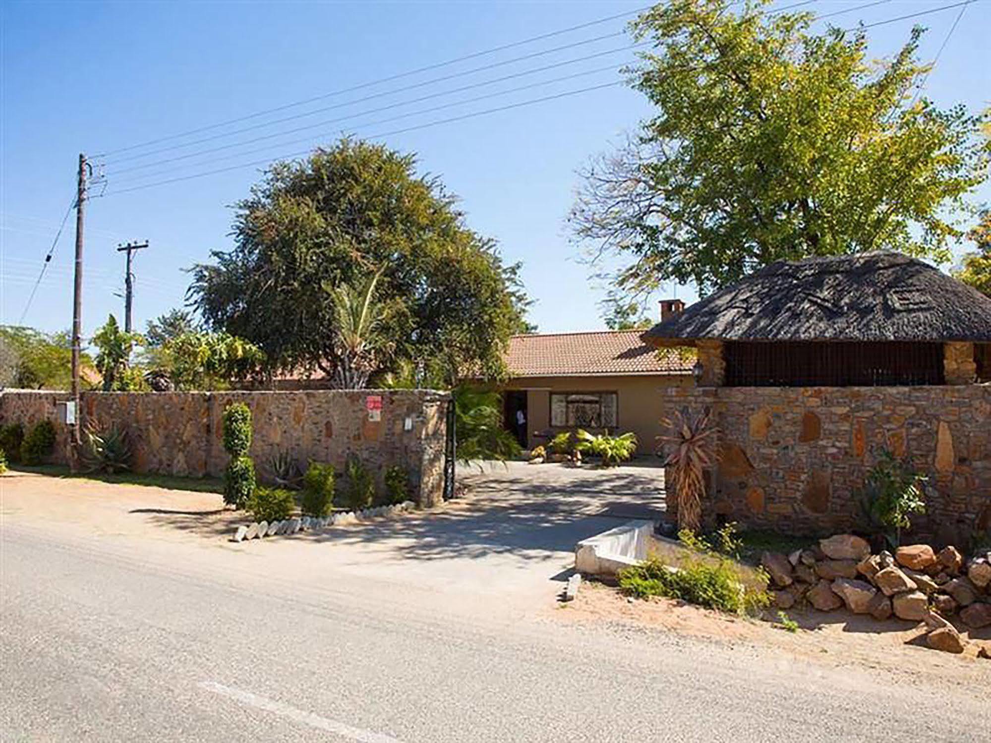 A New Earth Guest Lodge Francistown Eksteriør billede