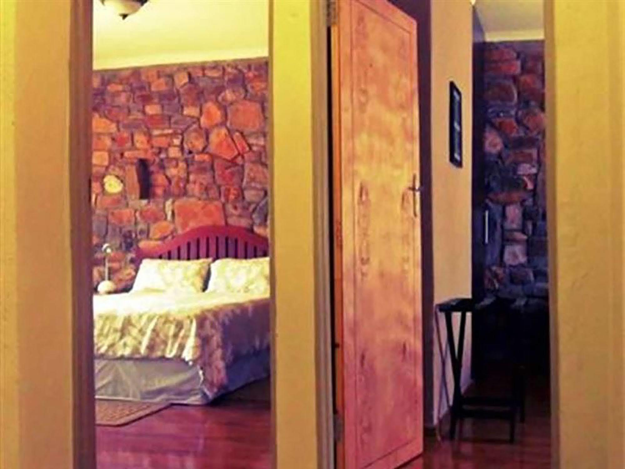 A New Earth Guest Lodge Francistown Eksteriør billede