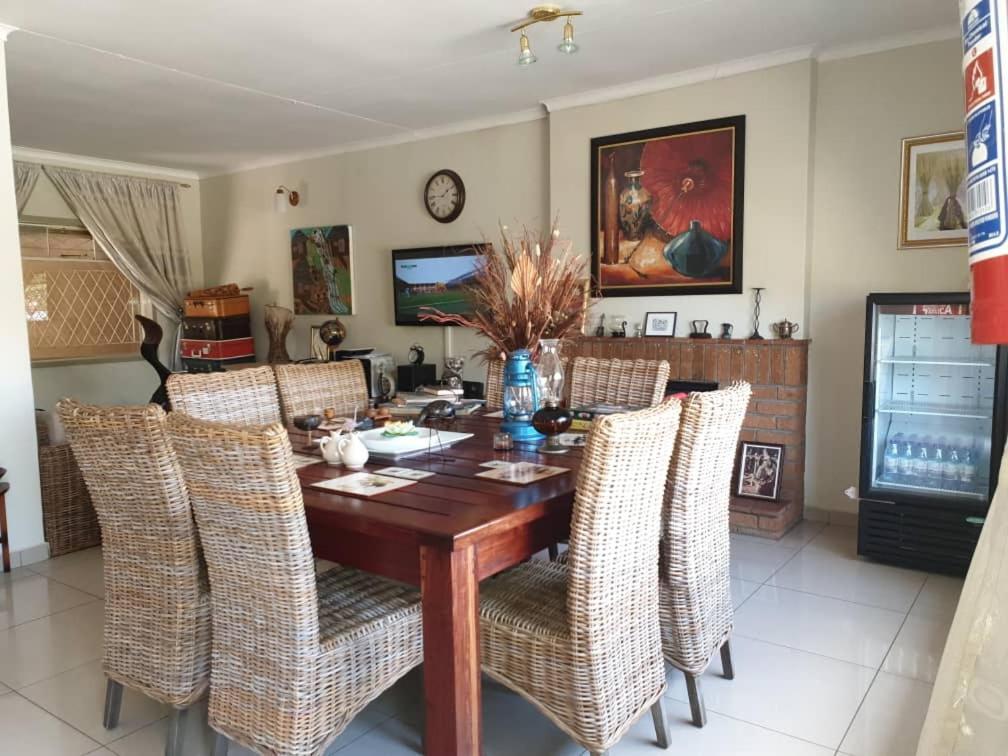 A New Earth Guest Lodge Francistown Eksteriør billede