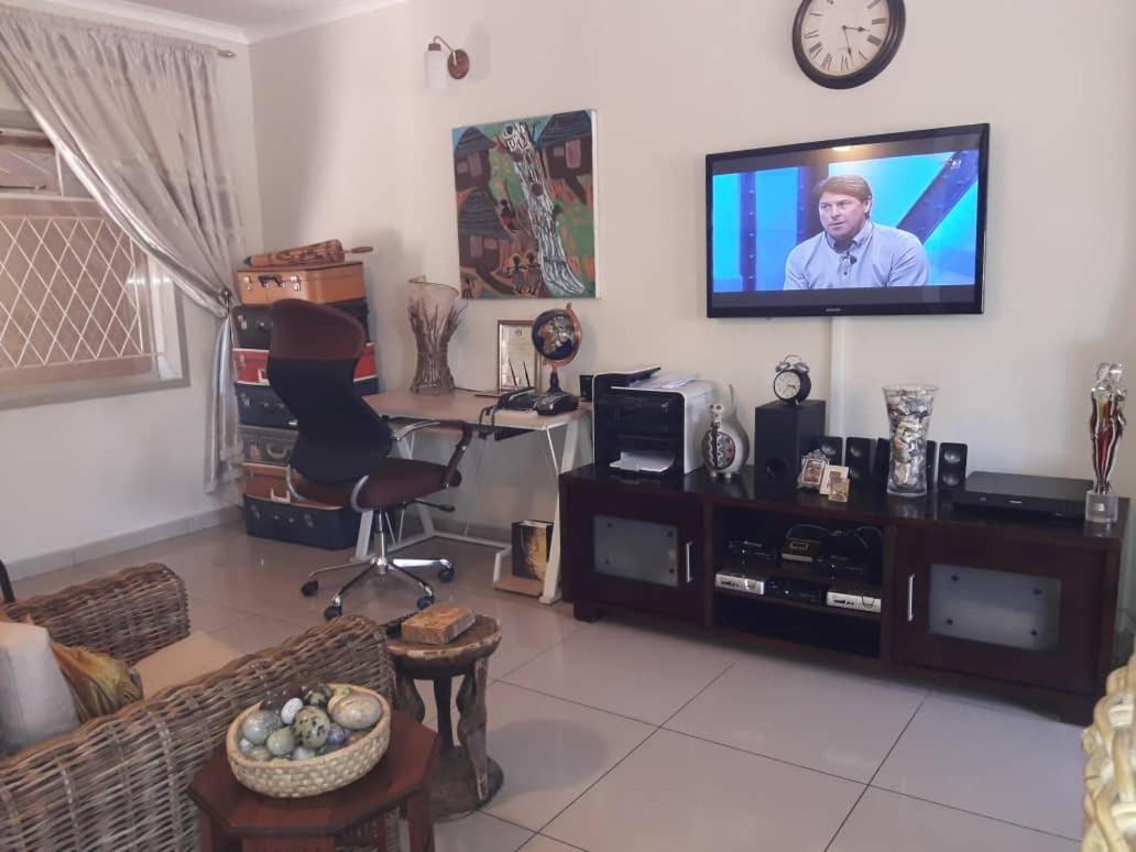 A New Earth Guest Lodge Francistown Eksteriør billede